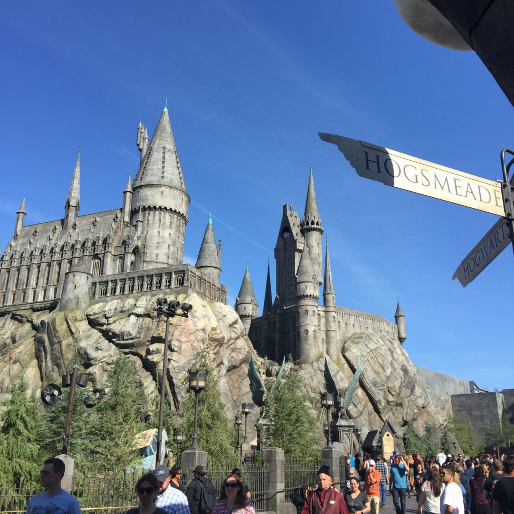wizarding-world-harry-potter-hogwarts-castle